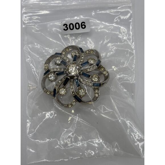Vintage Rhinestone Brooch Clear Blue Scatter Pin Some Yellowing J1-3006 - Picture 8 of 8